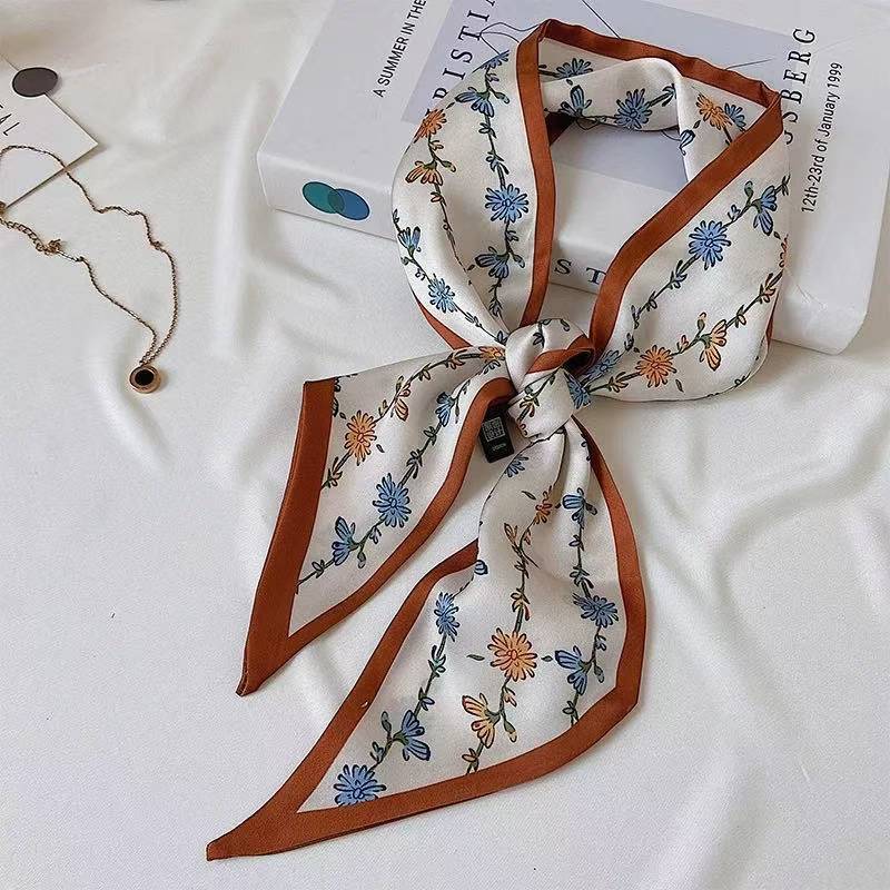 Sciarpa in Seta Floreale Vinta - Travel Accessories Neck recensione e prezzo